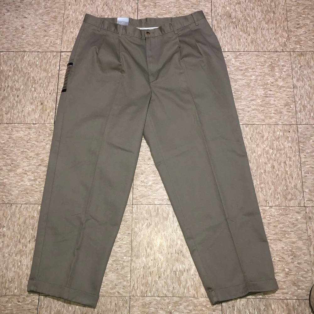 Men's Relaxed Fit Khaki Pants Size 40x29 Geoffrey Beene